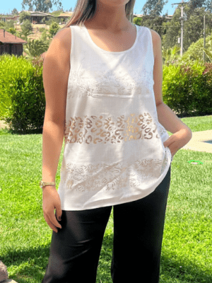 polera-sin-mangas-estampado-dorado-1.png